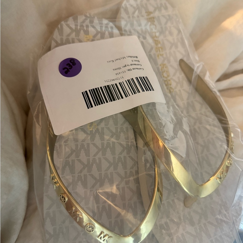 New in Sealed Bag Michael Kors Vanilla Gold Mono Flip Flops Sz 8